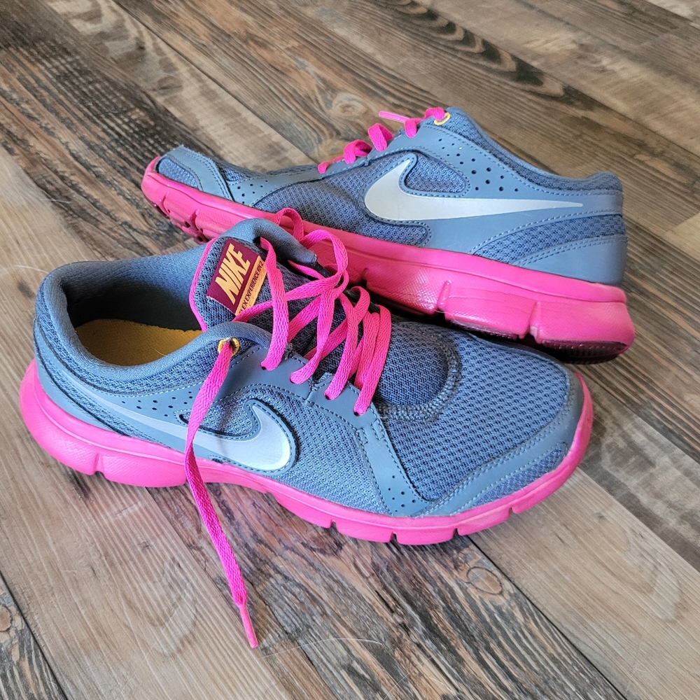 Women's Nike size 9